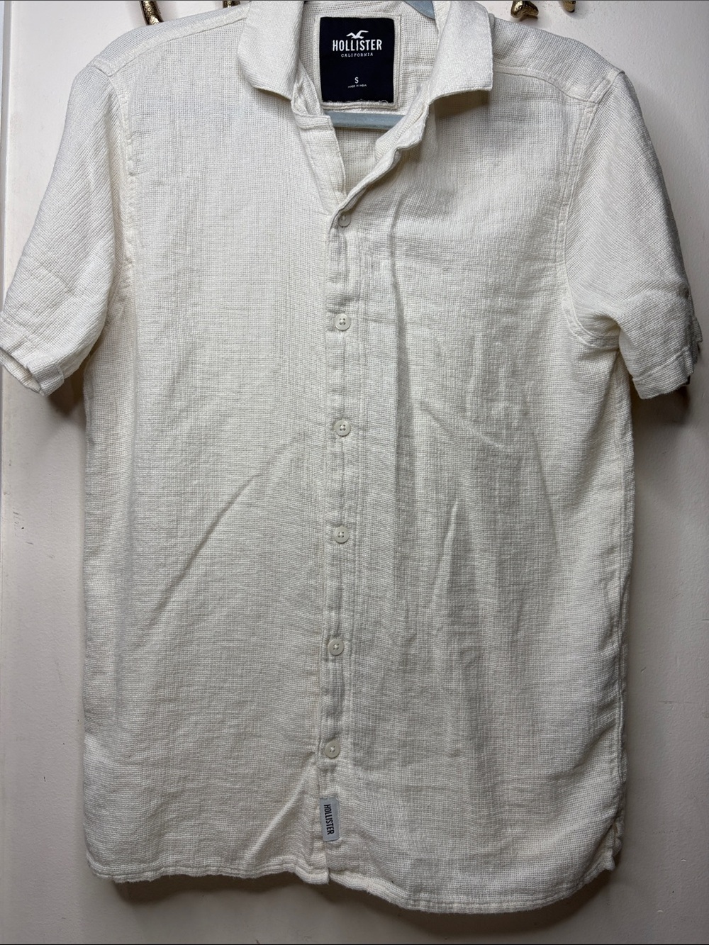 Hollister Men's Short-Sleeve Button-Down Shirt in Off-White